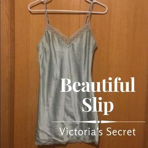 Bundle of 2 Victoria’s Secret Slips